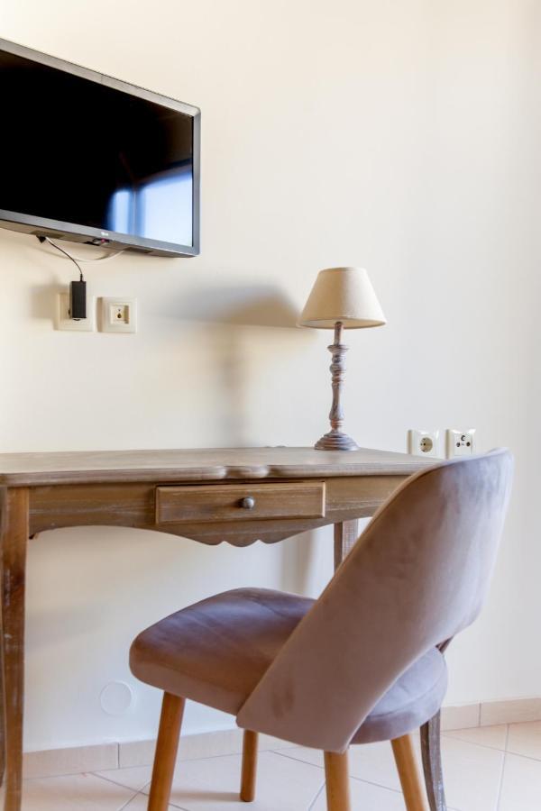 Stylish & Luxury Apartment - Self Check In - Free Parking Iraklion Buitenkant foto
